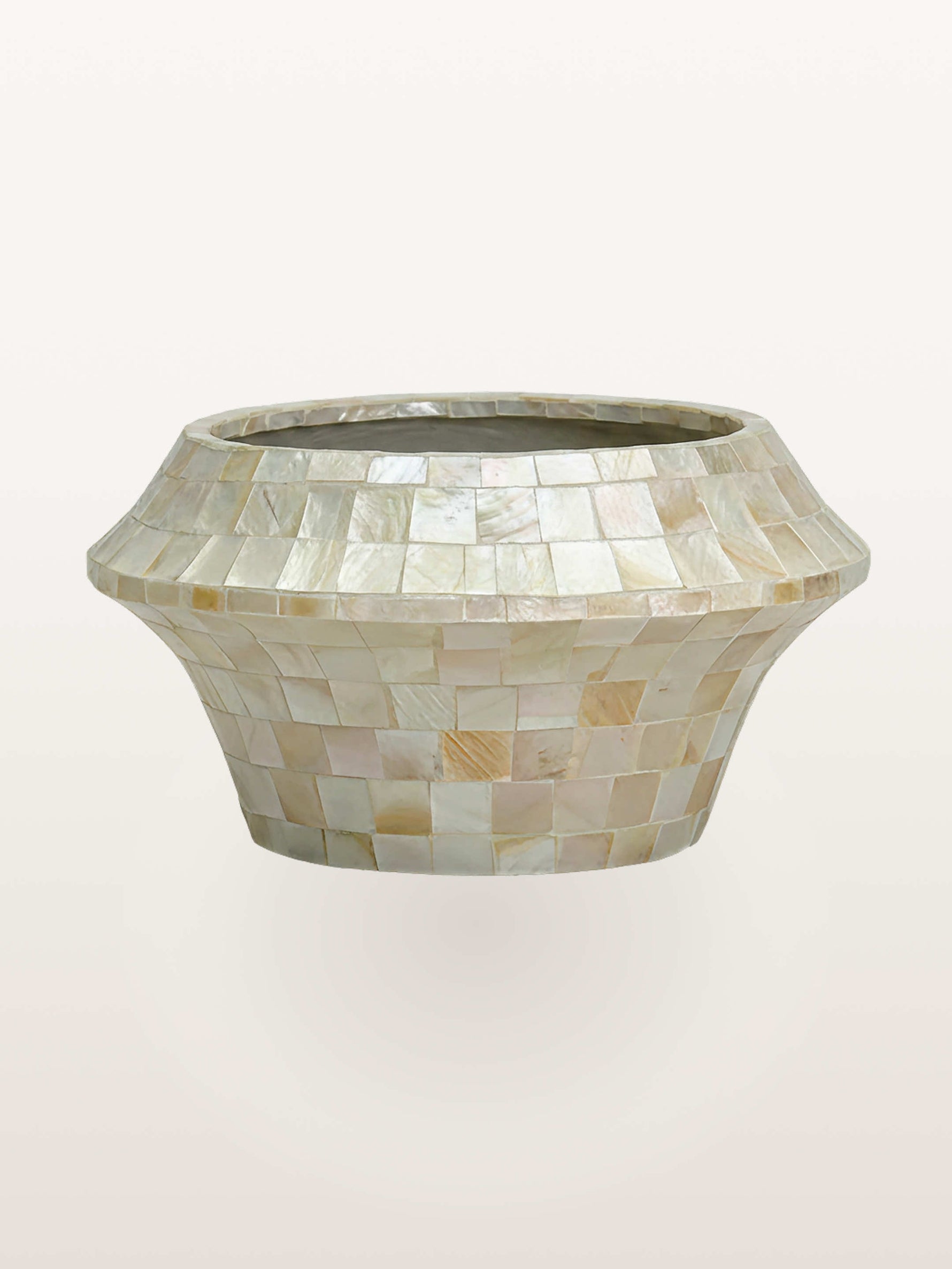 Contenant Bella Bianca de forme rotonde, mosaïque de nacre aux reflets nacrés, ouverture évasée